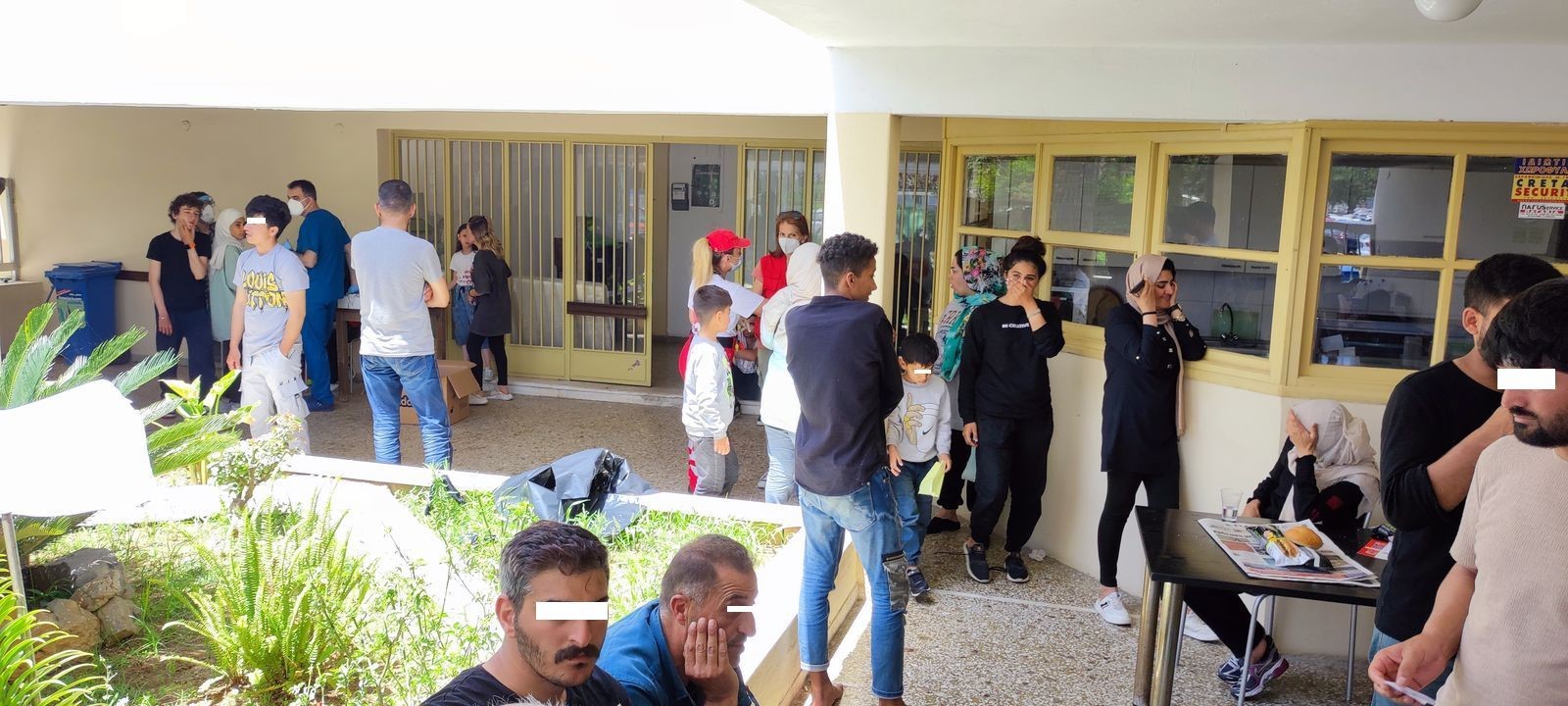 ΟΛΗ για 80 μετανάστες: Στιγμές αλληλεγγύης και ανθρωπιάς