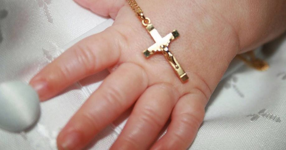 Ηράκλειο: Κατήγγειλε τον εν διαστάσει σύζυγό της ότι ήθελε να πουλήσει το βαφτιστικό σταυρό του παιδιού τους