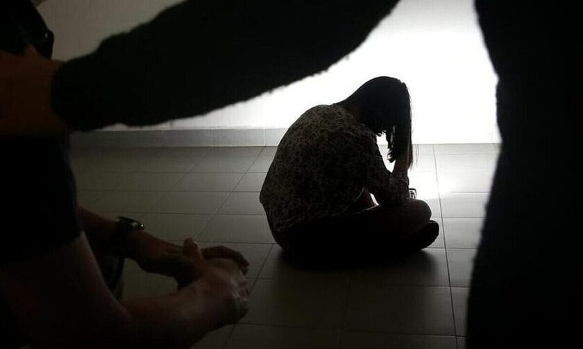 Κακοποιήθηκε σεξουαλικά στα 10 της από τον δάσκαλό της – «Ήθελα να μιλήσω αλλά φοβόμουν»