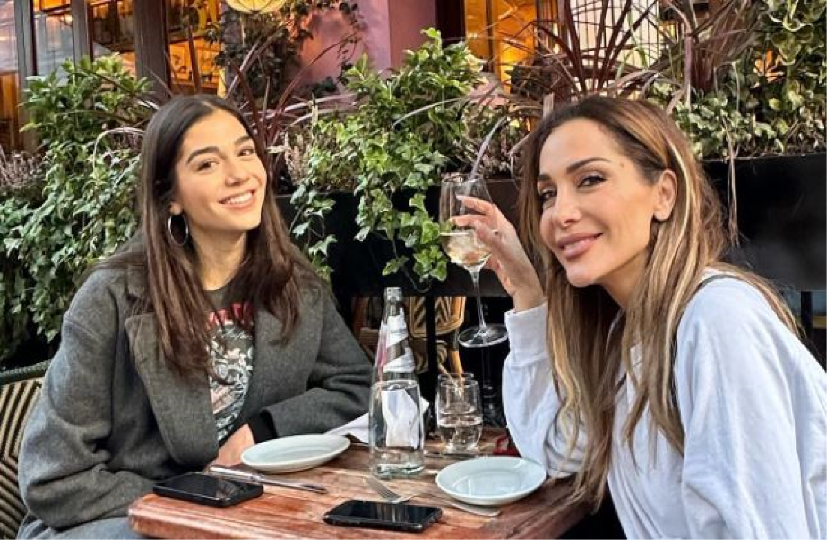 Δέσποινα Βανδή – Μελίνα Νικολαΐδη: Έβαλαν το ίδιο φόρεμα με 20 χρόνια διαφορά
