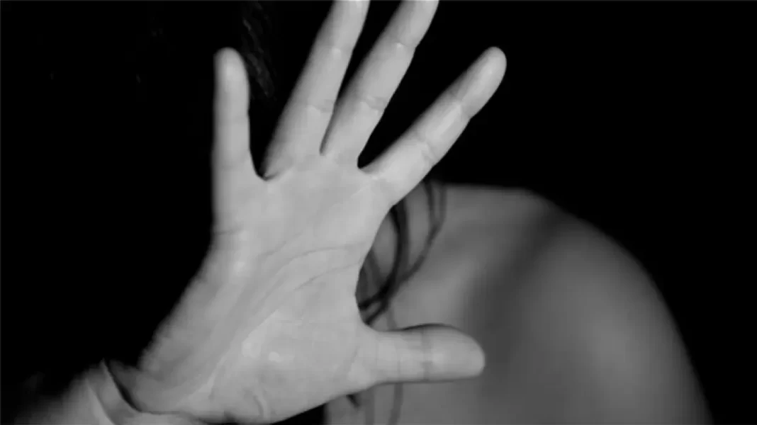 Με ρόπαλα χτύπησαν 30χρονη τα πεθερικά της - «Παραλίγο να με σκοτώσουν»