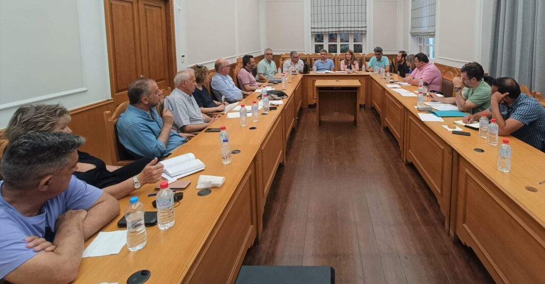 Σύσκεψη για τα προβλήματα στην αμπελουργία και ελαιοκομία από τις πρόσφατες δυσμενείς καιρικές συνθήκες