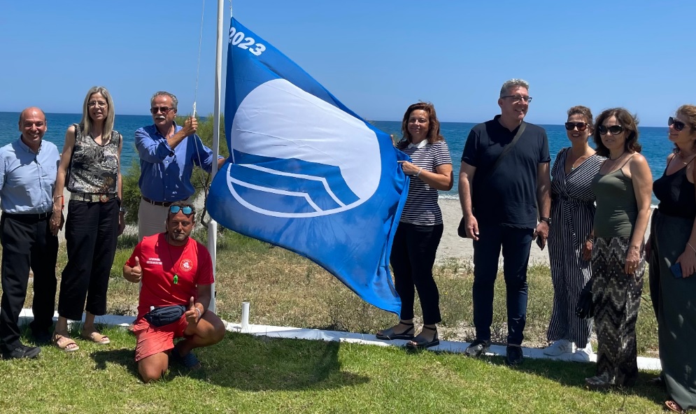Ανάρτηση γαλάζιας σημαίας σε παραλία στο Γεράνι του Δήμου Πλατανιά