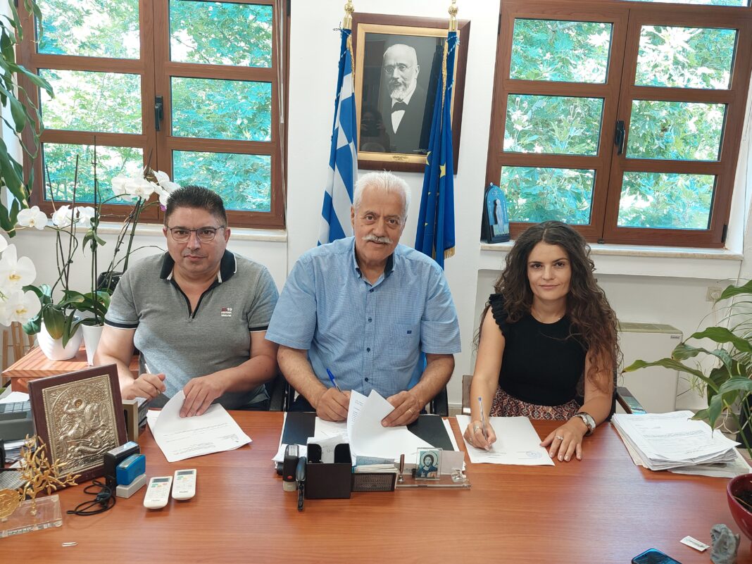 Υπογραφή σύμβασης για αποκατάσταση ασφαλτοστρωμένου δημοτικού δικτύου στις τοπικές κοινότητες του Δήμου Αποκορώνου