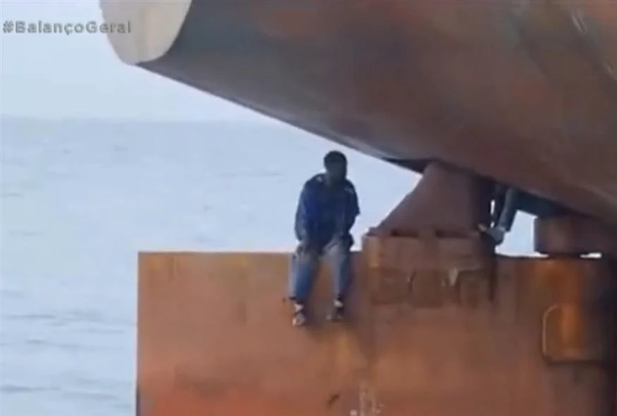 Απίστευτο: 4 μετανάστες διέσχισαν τον Ατλαντικό, κρυμμένοι σε πηδάλιο πλοίου – Δείτε βίντεο