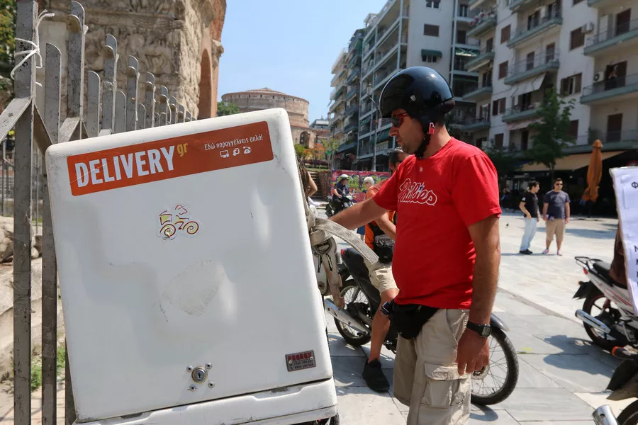 EKH: Ποιες ώρες απαγορεύεται το delivery λόγω καύσωνα