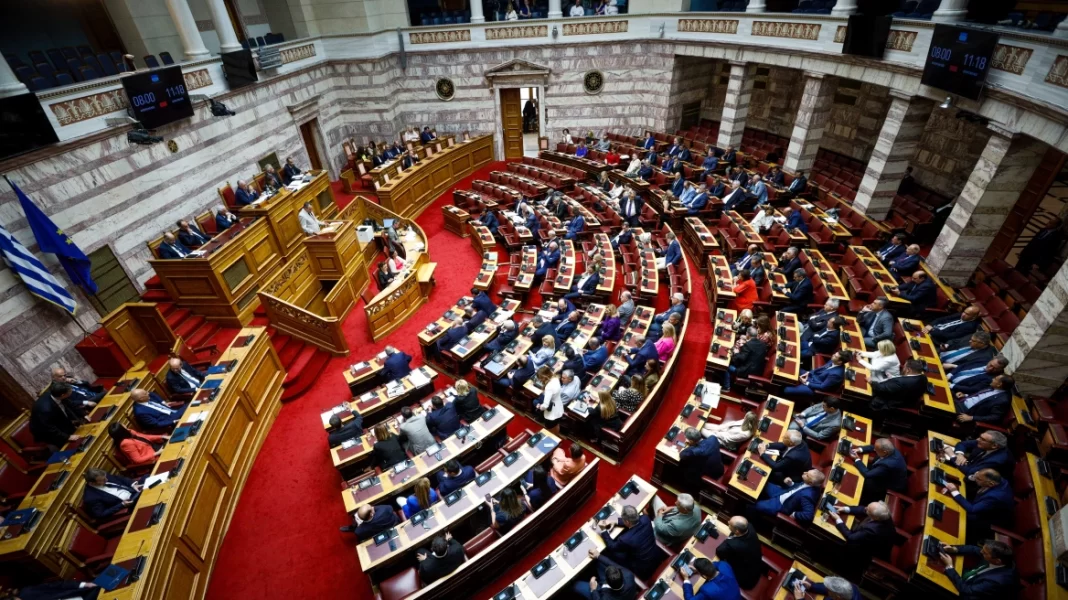 Βουλή: Η νέα σύνθεση έχει 83 δικηγόρους και 40 γιατρούς – Δείτε όλα τα επαγγέλματα