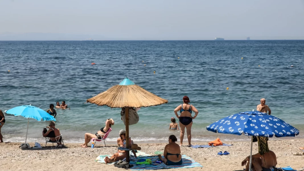 Συνελήφθη 66χρονος που φωτογράφιζε κρυφά 18χρονη σε παραλία