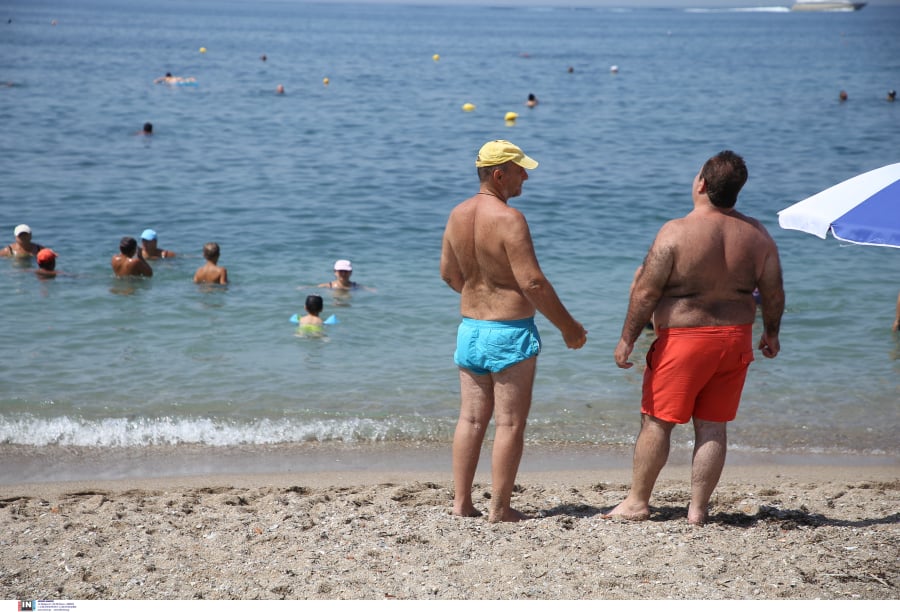 Σε ημιλιπόθυμη κατάσταση 3χρονος στη θάλασσα – Συνέλαβαν τον πατέρα