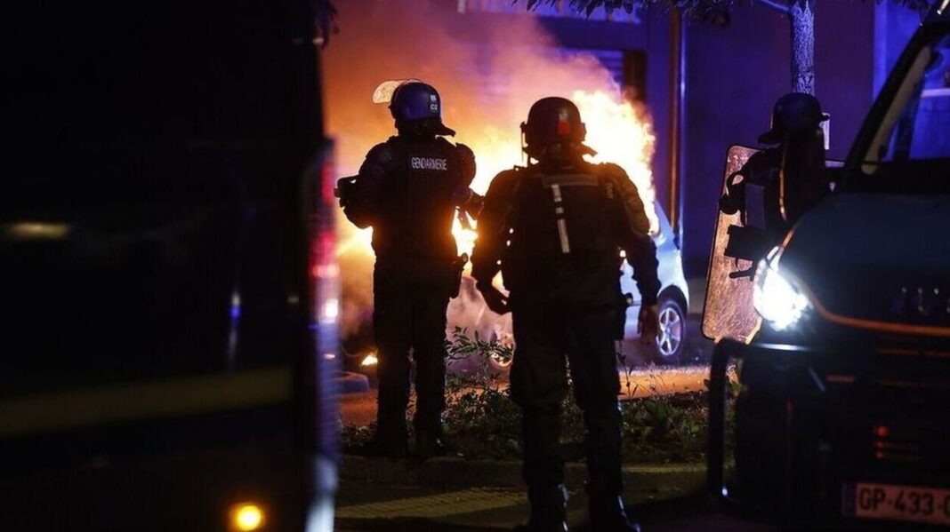 Ταραχές στη Γαλλία: Καταδικάστηκε 19χρονος που καλούσε σε δολοφονία αστυνομικού μέσω Τwitter