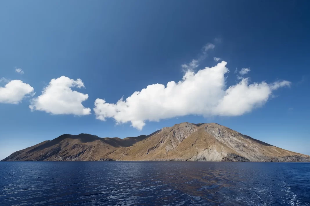 Αντίμηλος: Ο απόκρημνος εθνικός δρυμός του Μυρτώου Πελάγους
