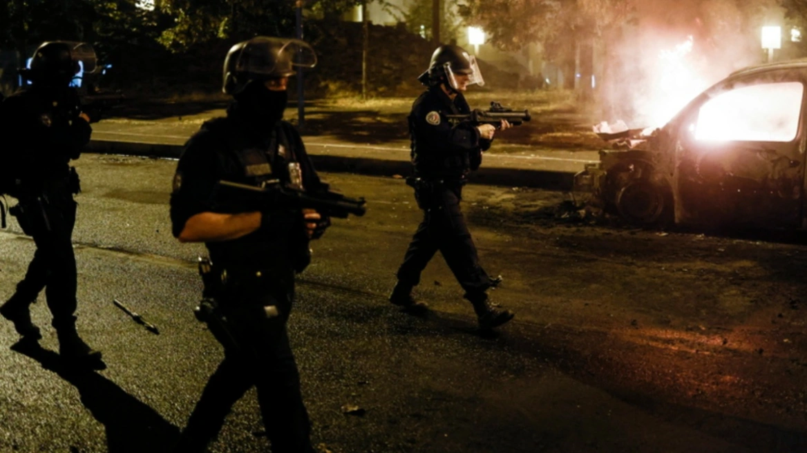 Ταραχές στη Γαλλία: Οι εισαγγελείς ερευνούν τον θάνατο ενός 27χρονου, σε κώμα 25χρονος από σκάγια στο κεφάλι
