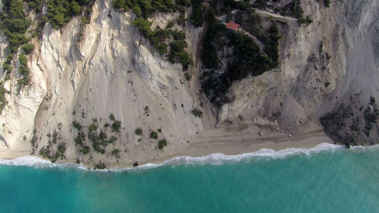 Μηχανική βλάβη παρουσίασε τουριστικό σκάφος με 20 επιβάτες