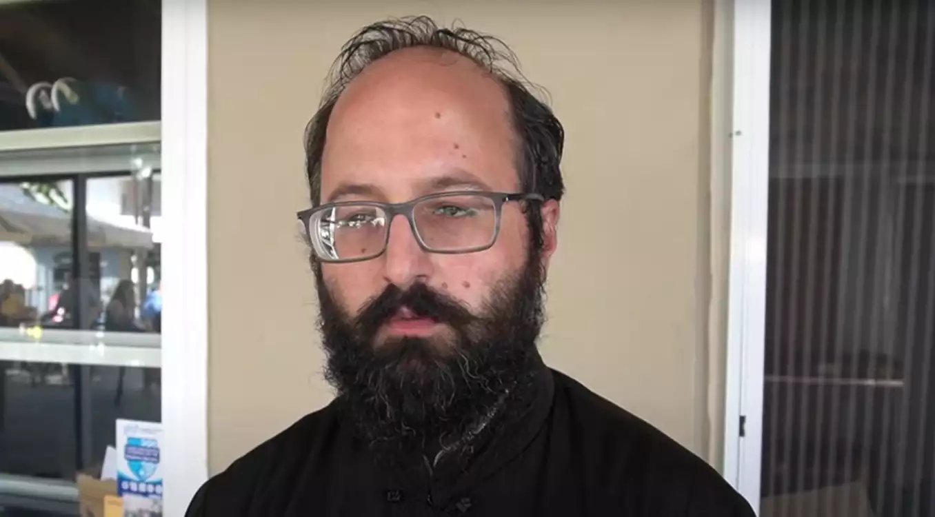 Κρήτη: Επική ατάκα παπά για τον καύσωνα: «Να καούμε εδώ για να δροσιστούμε πάνω στην Ουράνια Βασιλεία»