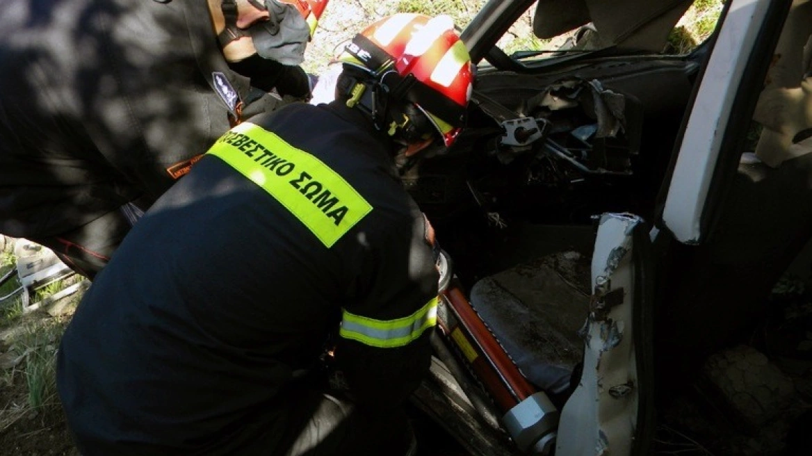 Ρέθυμνο: Εγκλωβίστηκε οδηγός μετά από τροχαίο