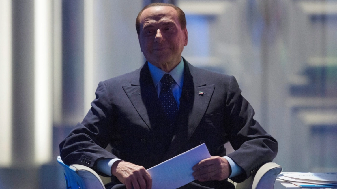 Σίλβιο Μπερλουσκόνι: Στη δημοσιότητα η διαθήκη – 100 εκατ. άφησε στη σύντροφό του, τι άφησε στα 5 παιδιά του