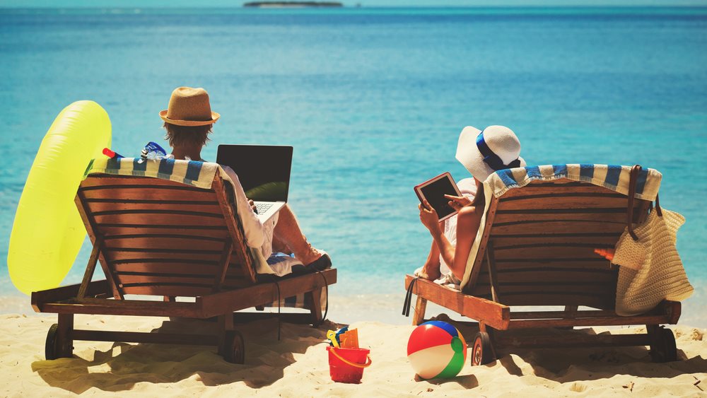 Τουρισμός: Ποια νησιά επιλέγουν οι αδειούχοι – Πού κυμαίνονται οι τιμές στις ξαπλώστρες