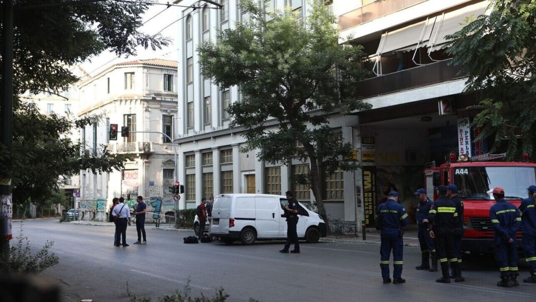 Τεκτονική Στοά: Βίντεο από τη στιγμή που άφησαν τον εκρηκτικό μηχανισμό στην είσοδο