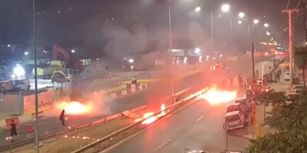 Βίντεο: Σοβαρά επεισόδια τα ξημερώματα στο Αντιρατσιστικό φεστιβάλ -Μολότοφ και χημικά στη Βεΐκου