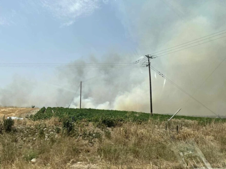 Μπέος: «Φύγετε, μην γίνει καμιά ζημιά, να σωθεί ο κόσμος» – «Έχει δεξαμενές προπανίου στα 20 μέτρα»