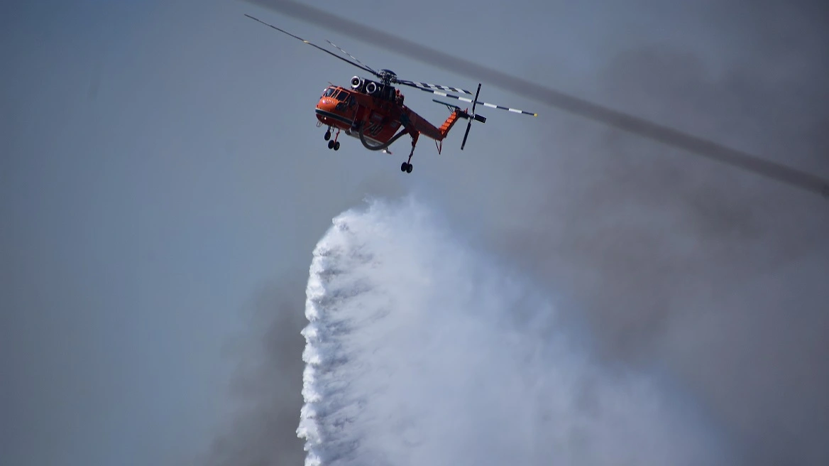 Φωτιά στο Μαρκόπουλο Ωρωπού