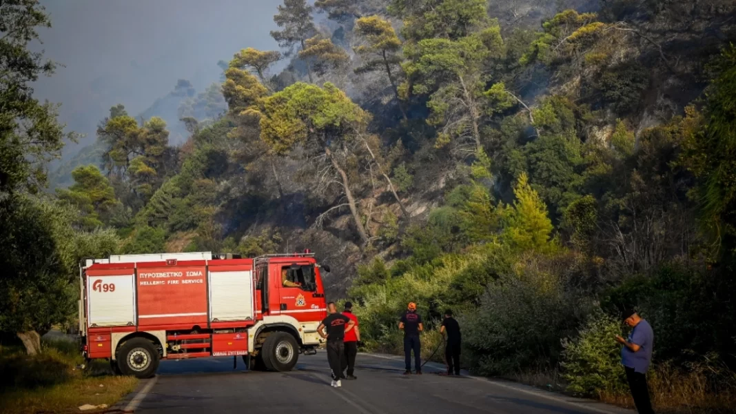 Φωτιά στη Λαμία: Εκκενώνεται το βόρειο τμήμα της πόλης