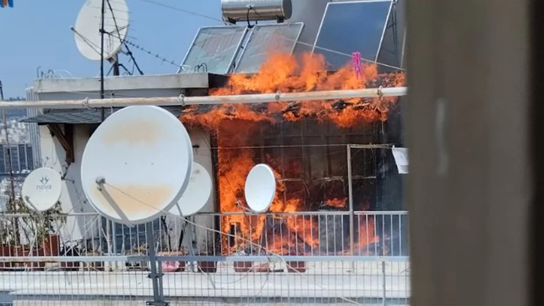 Φωτιά σε πολυκατοικία – Ένας ένοικος στο νοσοκομείο