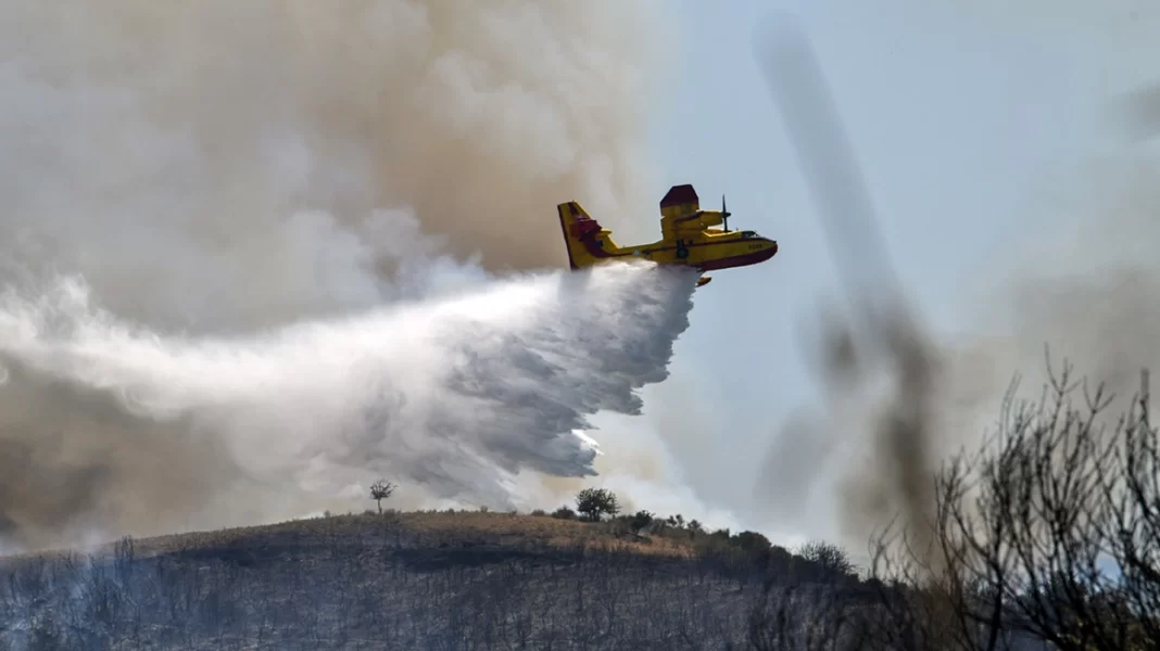 Φωτιά στο Αλιβέρι: Καλύτερη η εικόνα στο πύρινο μέτωπο – Συνελήφθη 75χρονος