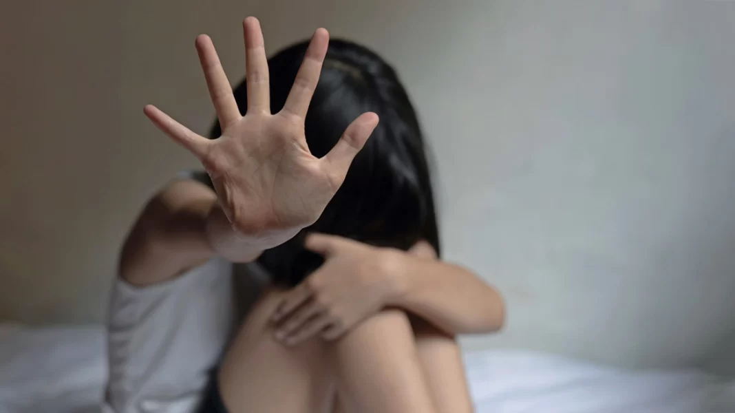 Βαρύτατες κατηγορίες κατά του 32χρονου που τον κατήγγειλε η σύντροφός του για σεξουαλική κακοποίηση