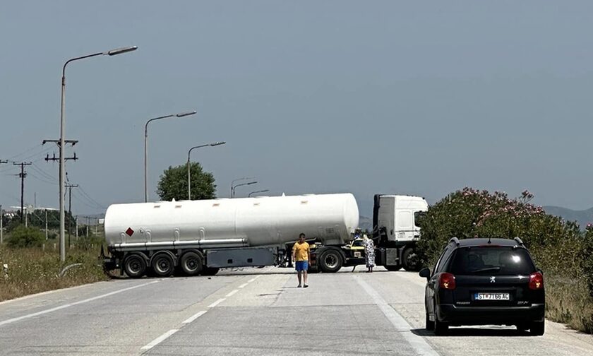 Τρεις τραυματίες από σύγκρουση ΙΧ με βυτιοφόρο