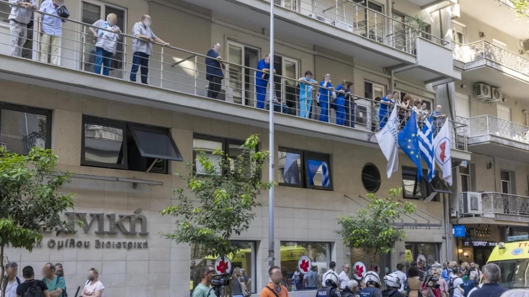 «Ευτυχώς δεν είχαμε απώλεια ανθρώπινων ζωών» – Πάνω από 40 άτομα απομακρύνθηκαν από την κλινική