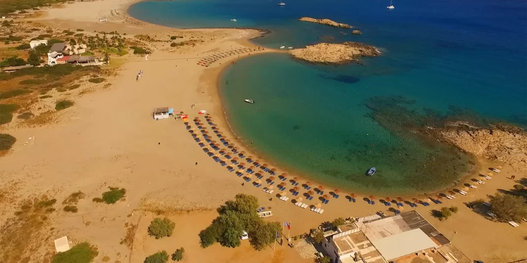 Το ελληνικό νησί που προτείνουν οι Σκανδιναβοί, με τα 32 χιλιόμετρα εντυπωσιακής ακτογραμμής