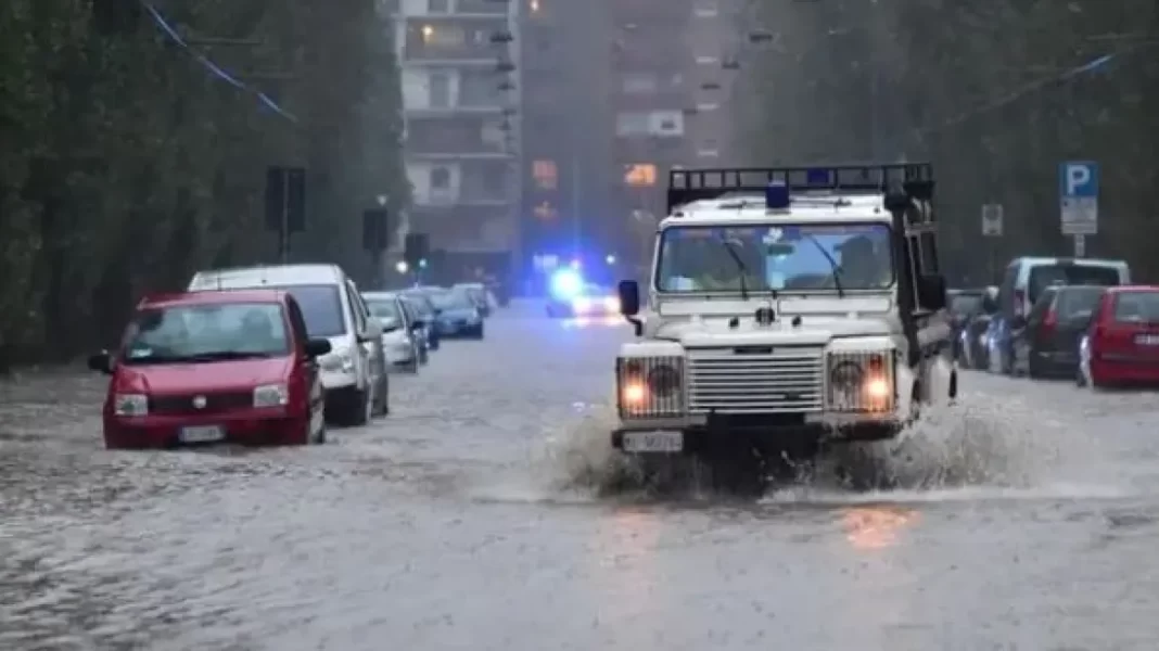 Ιταλία: Σφοδρή κακοκαιρία στο Μιλάνο – Μία γυναίκα νεκρή από πτώση δέντρου