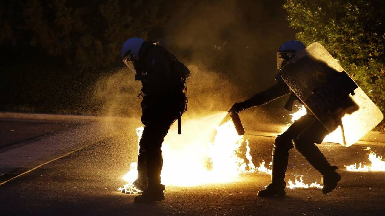 Επίθεση με μολότοφ στα γραφεία του ΠΑΣΟΚ