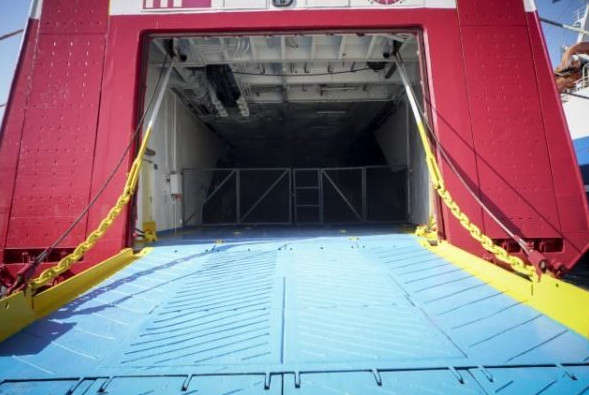 Επιβατικό πλοίο προσέκρουσε στο λιμάνι της Χίου – Μετέφερε 277 επιβάτες