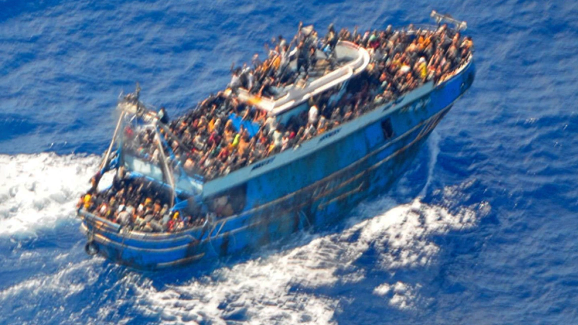 Επίτροπος ΕΕ για το ναυάγιο στην Πύλο: Εμπιστευόμαστε τις ελληνικές αρχές που διεξάγουν τις έρευνες