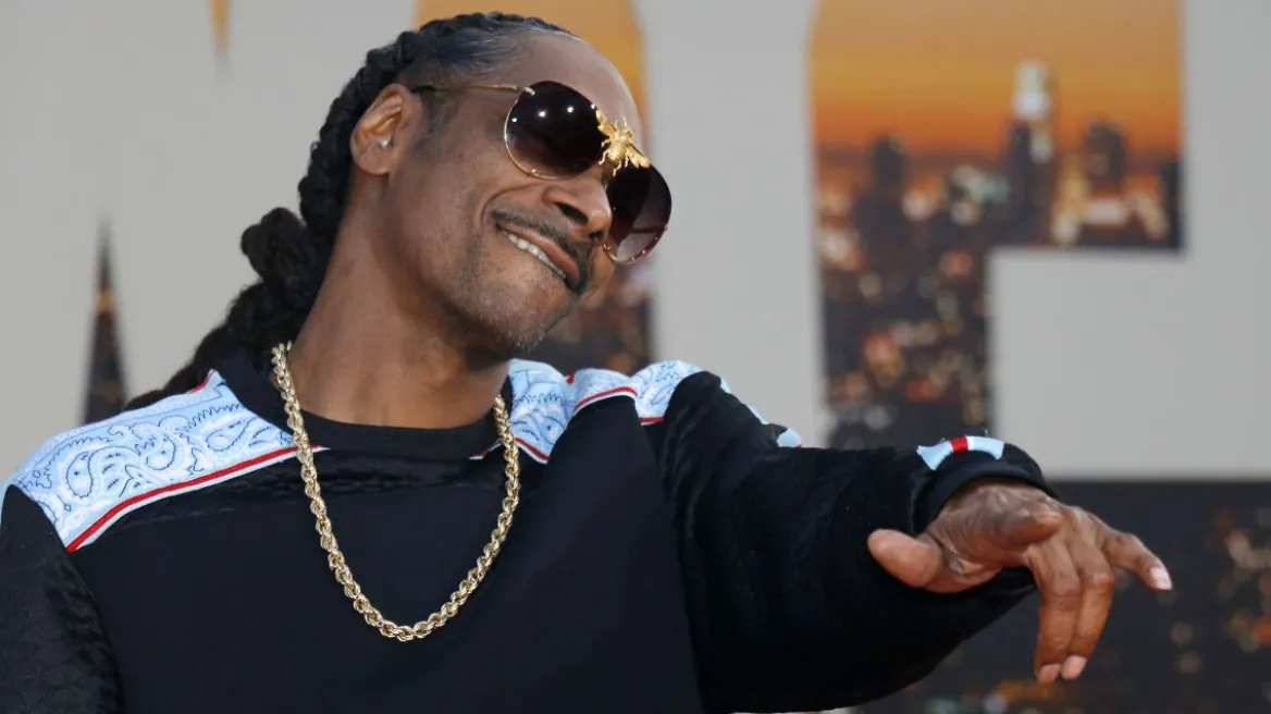 Snoop Dogg: Δώρισε 10.000 δολάρια για να βοηθήσει μία 93χρονη να σώσει το σπίτι της