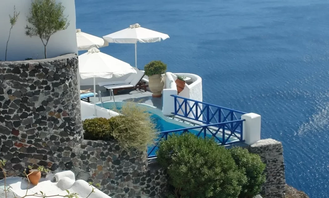 ΟΠΕΚΑ: Πότε παραλαμβάνουν τα voucher οι δικαιούχοι για τον κοινωνικό τουρισμό