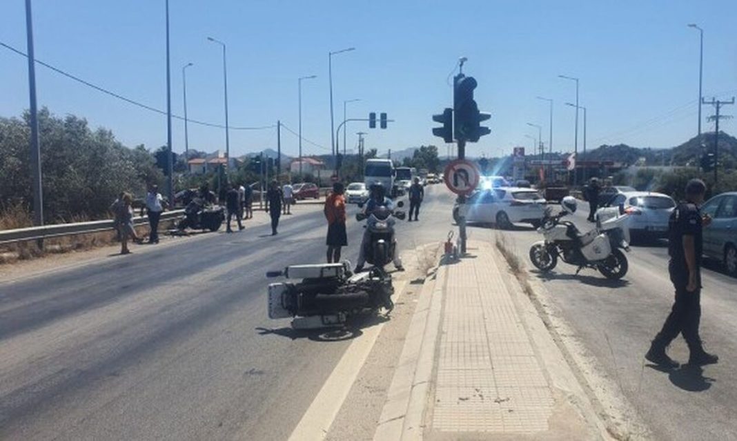 Σοβαρό τροχαίο με τρεις τραυματίες – Ανάμεσά τους αστυνομικός (βίντεο)