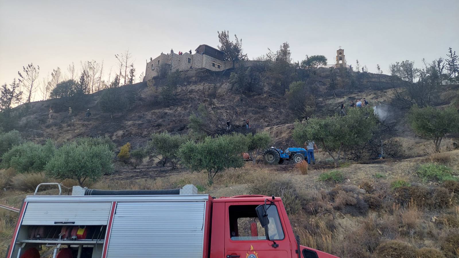Συναγερμός στο Ζαρό για φωτιά σε έκταση (εικόνες)
