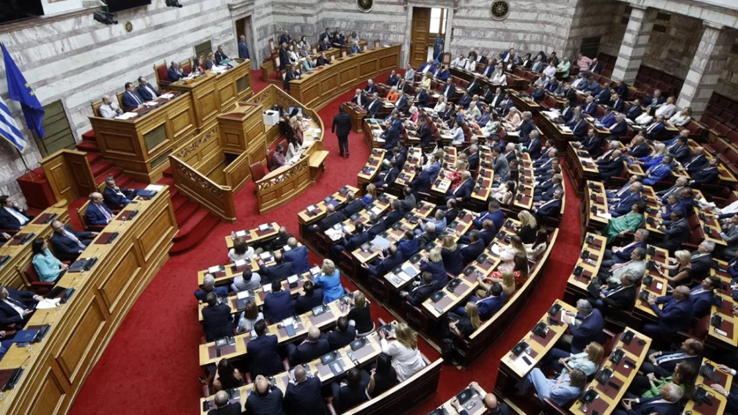 Σε διαβούλευση το σχέδιο για την ψήφο των αποδήμων – Ποια κόμματα δείχνουν να συμφωνούν