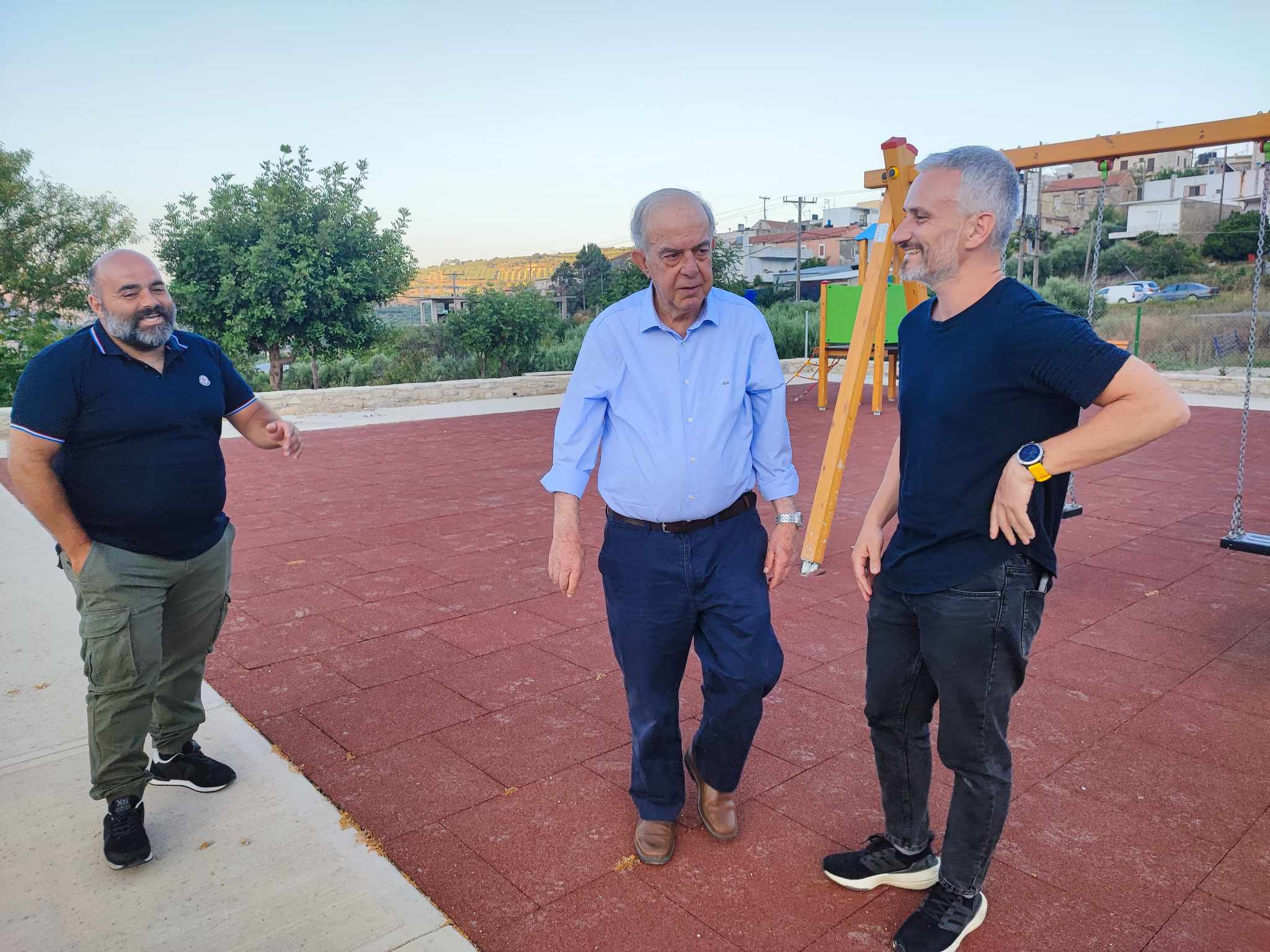 Στα νέα γήπεδα ποδοσφαίρου και μπάσκετ της Αυγενικής ο Δήμαρχος Ηρακλείου Βασίλης Λαμπρινός