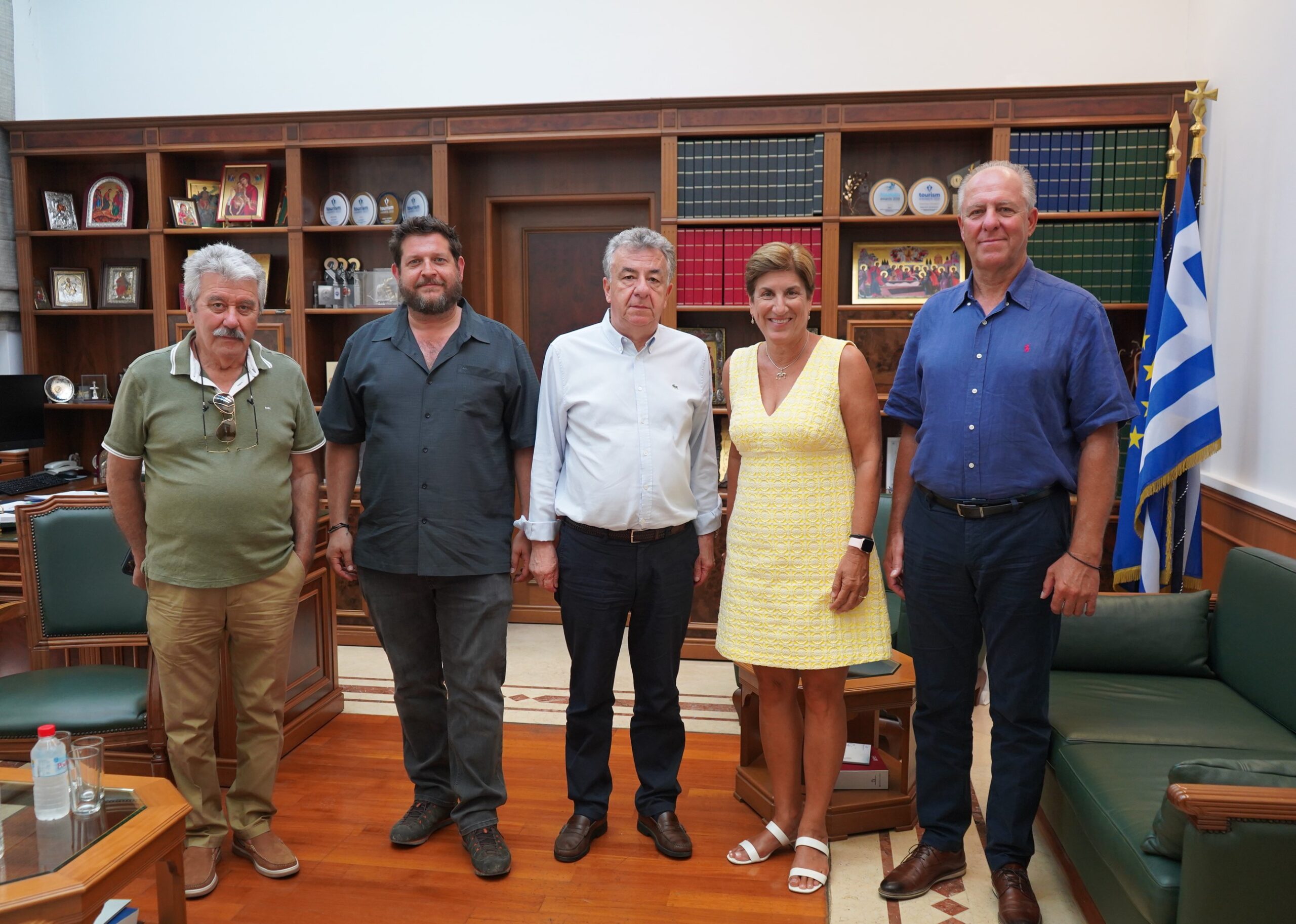 Με την Πρόεδρο της Παγκρητικής Αμερικής και εκπροσώπους της Ομογένειας συναντήθηκε ο Περιφερειάρχης Κρήτης