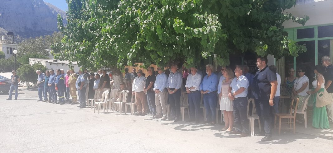 Η ΄Εμπαρος του Δήμου Βιάννου και τα γύρω χωριά τίμησαν τους ήρωες τους στο μνημείο πεσόντων