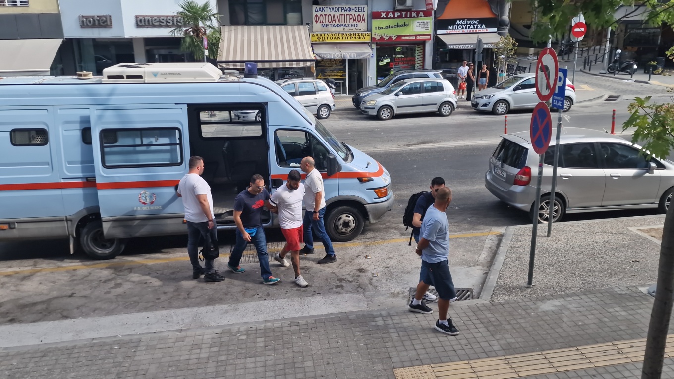 Κακουργηματική δίωξη στον 27χρονο διανομέα που γρονθοκόπησε τον 50χρονο