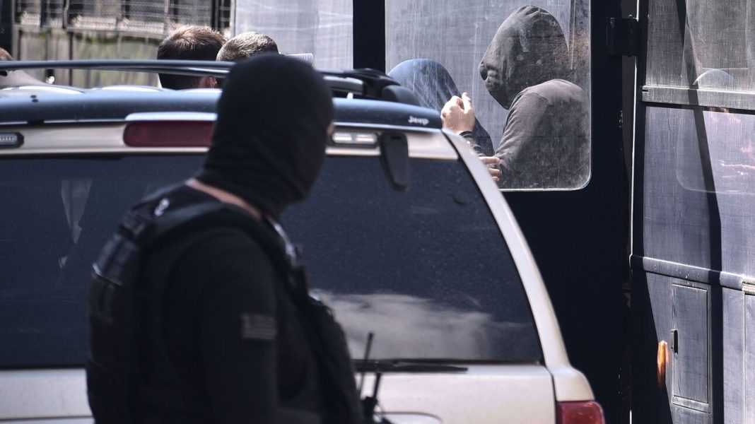 Δολοφονία Κατσουρή: Λίστα υπόπτων έχει η ΕΛ.ΑΣ – Συνεχίζονται οι ταυτοποιήσεις από τα βίντεο
