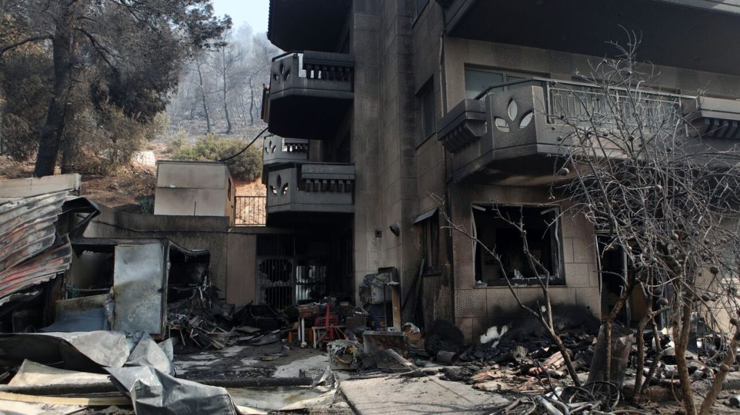 Φωτιά στην Πάρνηθα: Ξεκινούν αυτοψίες και καταγραφές πυρόπληκτων κτηρίων στο δήμο Αχαρνών