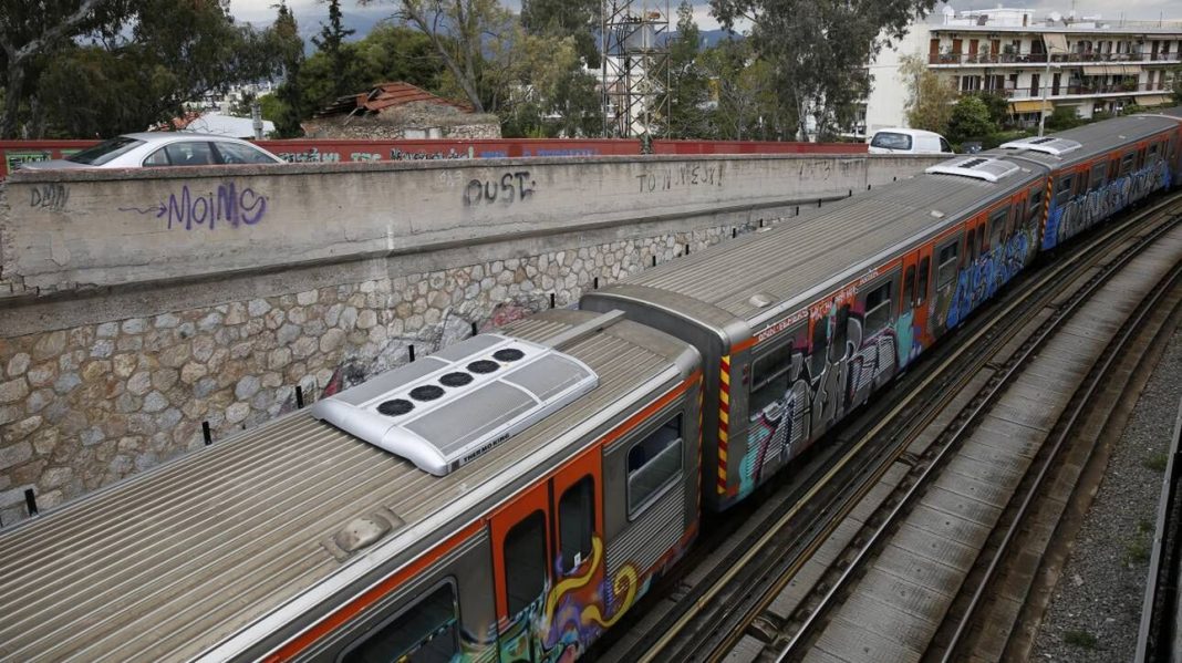Νεκρή γυναίκα που έπεσε στις γραμμές του ηλεκτρικού