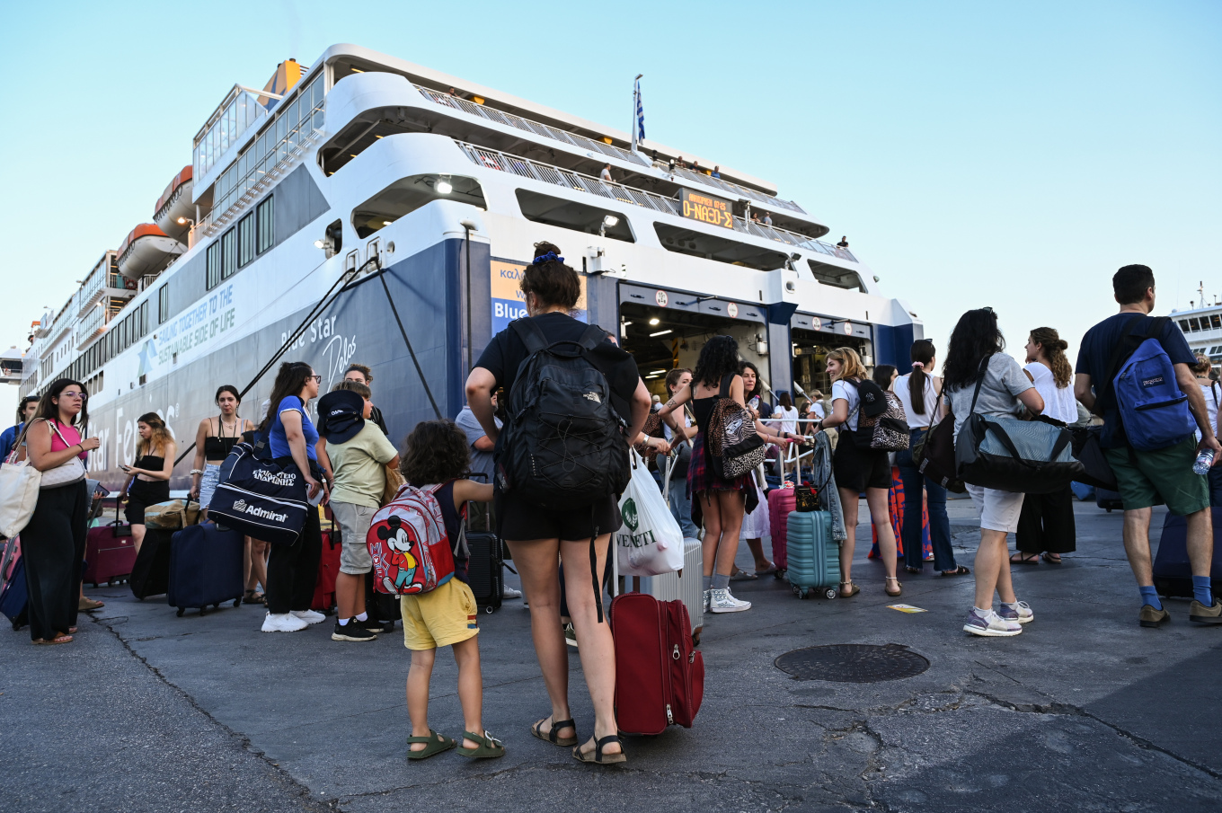 Ακτοπλοΐα: Ρεκόρ επιβατικής κίνησης με 4 εκατομμύρια τουρίστες Ιούλιο-Αύγουστο