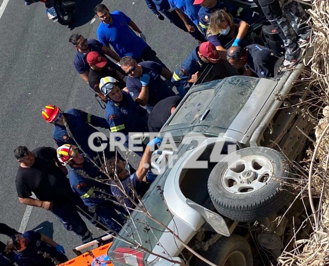 Αυτοκίνητο «τούμπαρε» στον ΒΟΑΚ – Εγκλωβίστηκαν οι επιβάτες